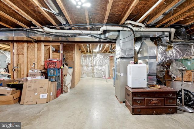 32 LILBURN DR, Bunker Hill, WV 25413