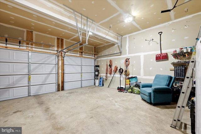 32 LILBURN DR, Bunker Hill, WV 25413