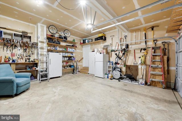 32 LILBURN DR, Bunker Hill, WV 25413