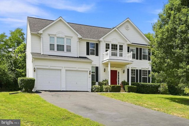 32 LILBURN DR, Bunker Hill, WV 25413