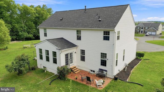 32 LILBURN DR, Bunker Hill, WV 25413