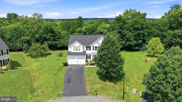 32 LILBURN DR, Bunker Hill, WV 25413