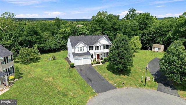 32 LILBURN DR, Bunker Hill, WV 25413