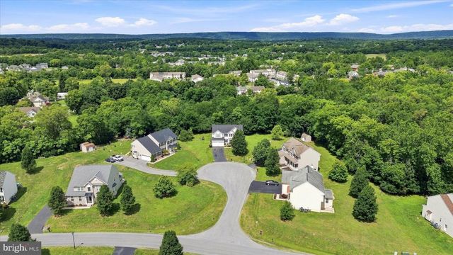 32 LILBURN DR, Bunker Hill, WV 25413