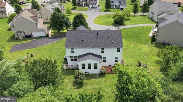 32 LILBURN DR, Bunker Hill, WV 25413