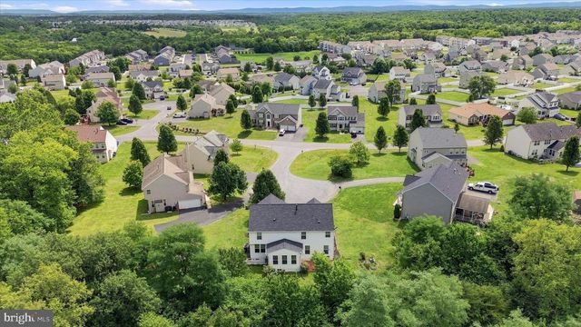 32 LILBURN DR, Bunker Hill, WV 25413