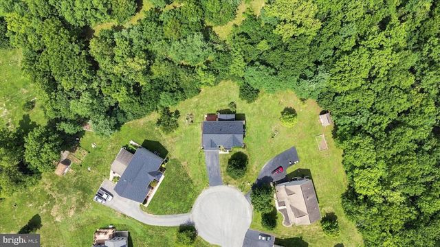 32 LILBURN DR, Bunker Hill, WV 25413