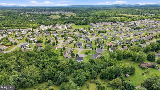 32 LILBURN DR, Bunker Hill, WV 25413