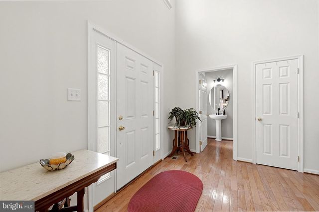 32 LILBURN DR, Bunker Hill, WV 25413