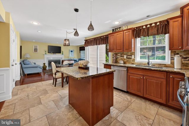 7 HERITAGE HILL DR, Sicklerville, NJ 08081