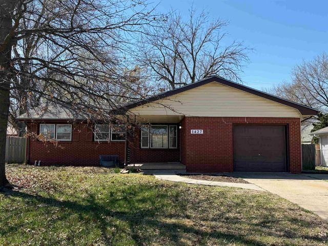 1427 N Community Dr, Derby, KS 67037