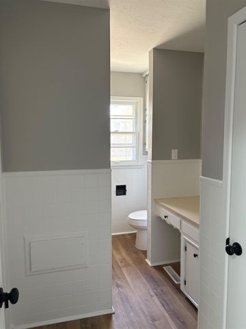 1427 N Community Dr, Derby, KS 67037