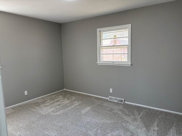 1427 N Community Dr, Derby, KS 67037