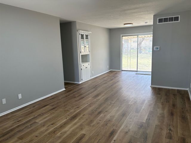 1427 N Community Dr, Derby, KS 67037