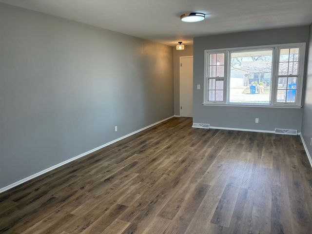 1427 N Community Dr, Derby, KS 67037