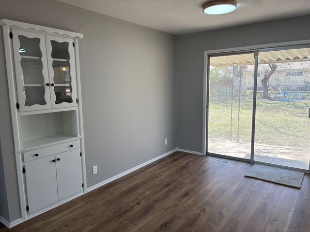 1427 N Community Dr, Derby, KS 67037