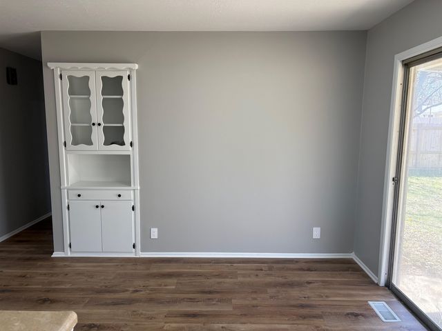 1427 N Community Dr, Derby, KS 67037