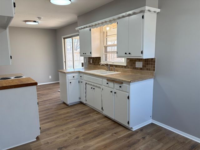 1427 N Community Dr, Derby, KS 67037