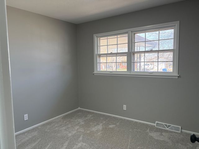 1427 N Community Dr, Derby, KS 67037