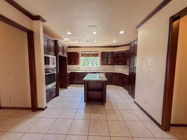 23505 E Waterloo Road, Luther, OK 73054