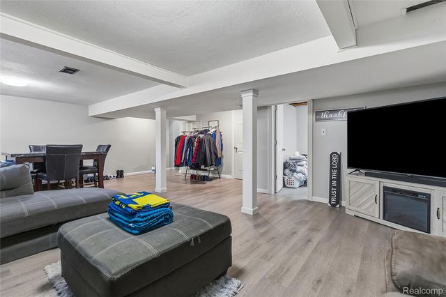 10039 Farley, Redford Charter Township, MI 48239