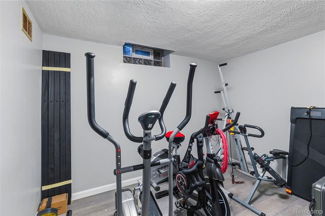 10039 Farley, Redford Charter Township, MI 48239