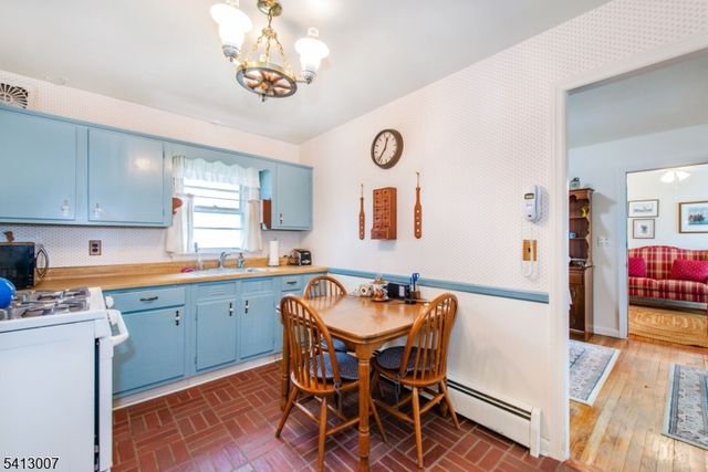 33 Laurel Place, West Caldwell Twp., NJ 07006