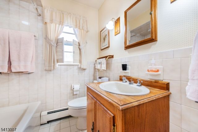 33 Laurel Place, West Caldwell Twp., NJ 07006