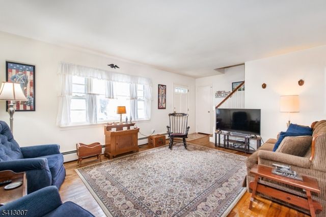 33 Laurel Place, West Caldwell Twp., NJ 07006