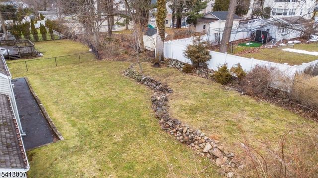 33 Laurel Place, West Caldwell Twp., NJ 07006