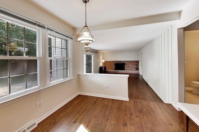 1535 N Haddow Avenue, Arlington Heights, IL 60004