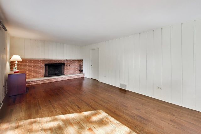 1535 N Haddow Avenue, Arlington Heights, IL 60004