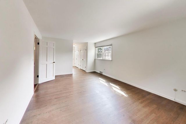 1535 N Haddow Avenue, Arlington Heights, IL 60004