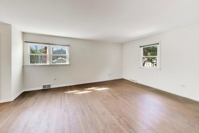 1535 N Haddow Avenue, Arlington Heights, IL 60004