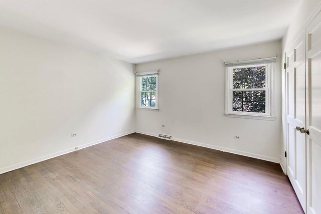 1535 N Haddow Avenue, Arlington Heights, IL 60004