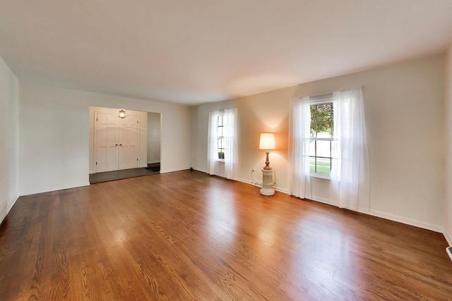1535 N Haddow Avenue, Arlington Heights, IL 60004