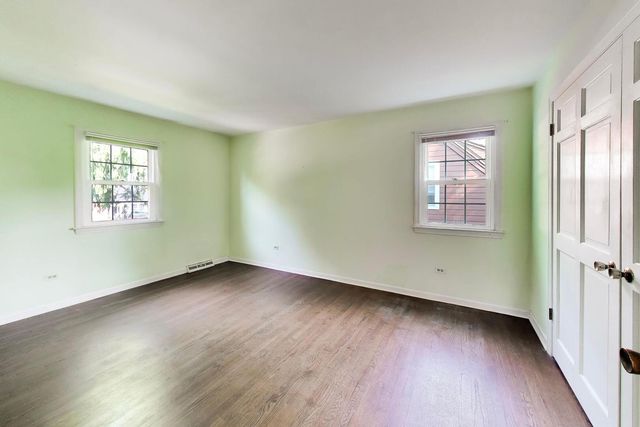 1535 N Haddow Avenue, Arlington Heights, IL 60004
