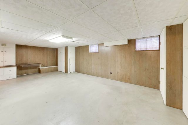 1535 N Haddow Avenue, Arlington Heights, IL 60004