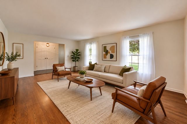 1535 N Haddow Avenue, Arlington Heights, IL 60004