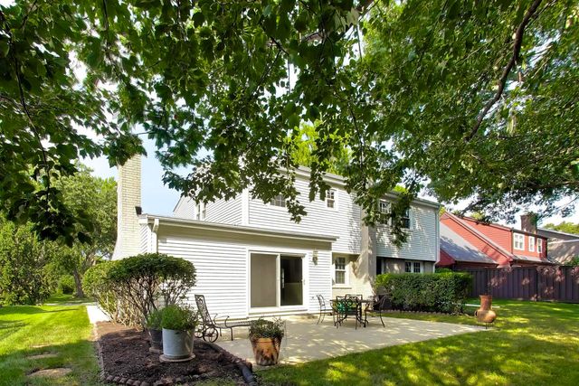 1535 N Haddow Avenue, Arlington Heights, IL 60004