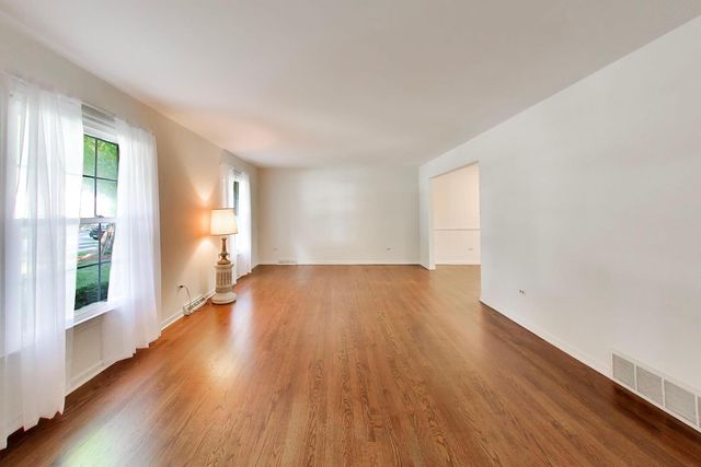 1535 N Haddow Avenue, Arlington Heights, IL 60004