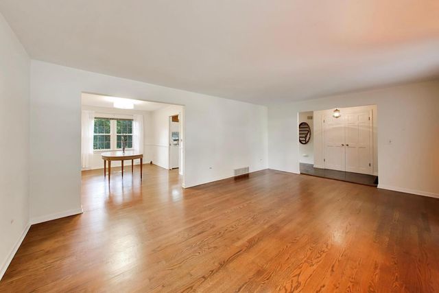 1535 N Haddow Avenue, Arlington Heights, IL 60004