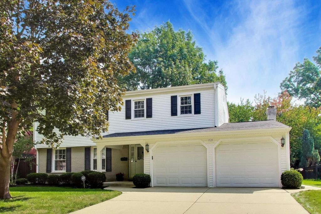 1535 N Haddow Avenue, Arlington Heights, IL 60004