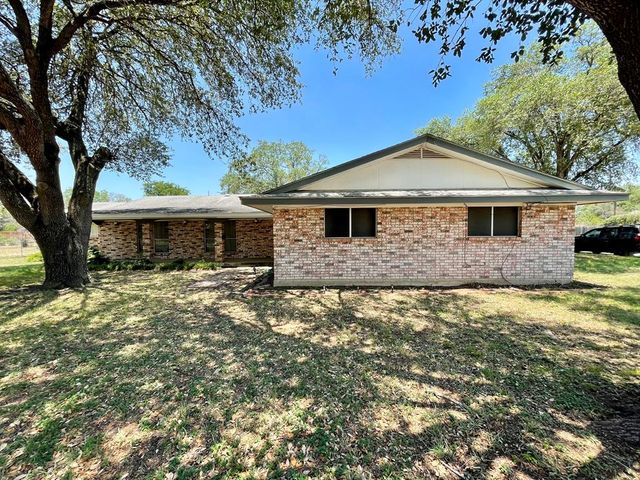 1302 22nd St, Hondo, TX 78861