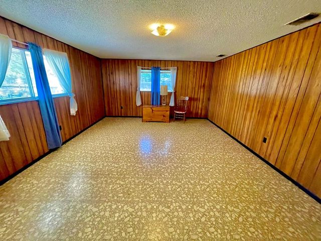 1302 22nd St, Hondo, TX 78861