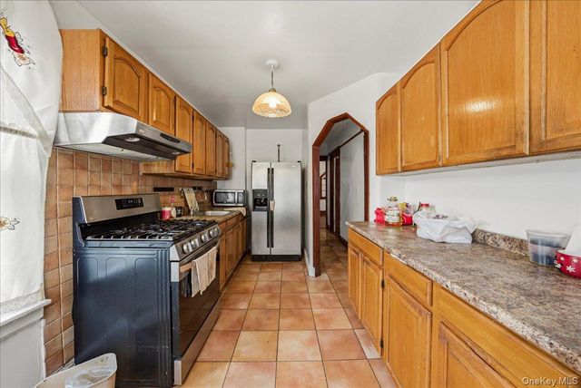 2304 Glebe Avenue, Bronx, NY 10462