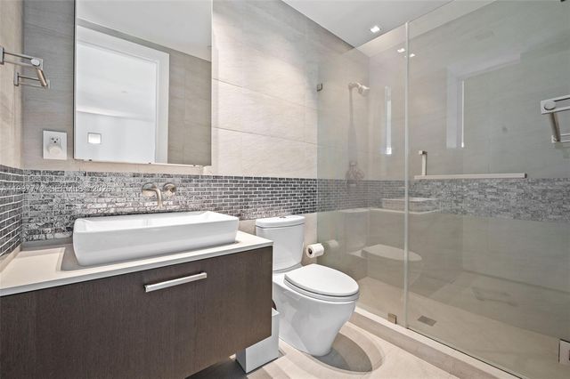 3535 Hiawatha Ave 502, Miami, FL 33133