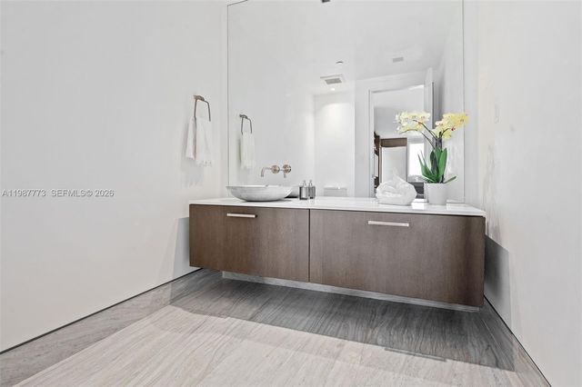 3535 Hiawatha Ave 502, Miami, FL 33133