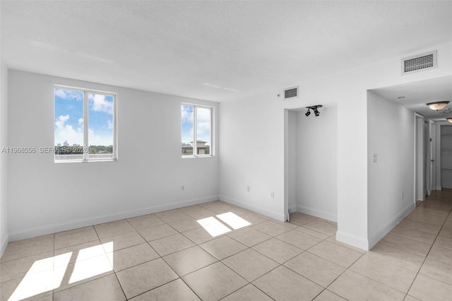 1475 SW 8th St 610, Miami, FL 33135