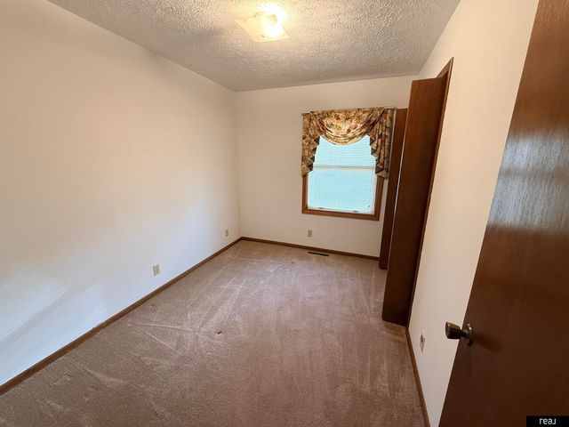 14824 Hillside Plaza, Omaha, NE 68154